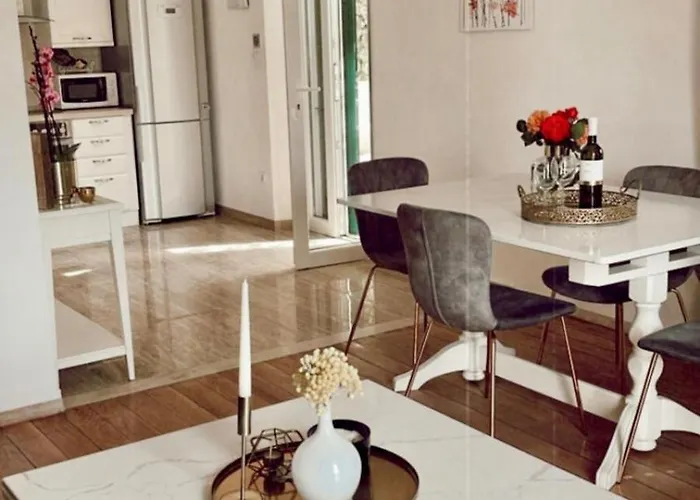 Apartament Ortenca *