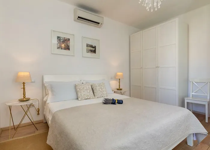 Apartament Ortenca *